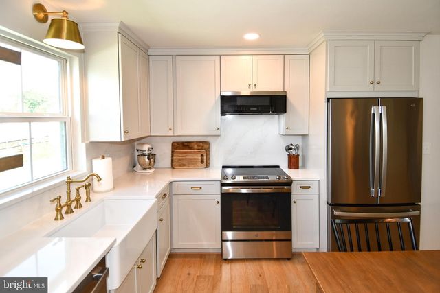 5042 GODWINS LANDING DR, Remington, VA 22734