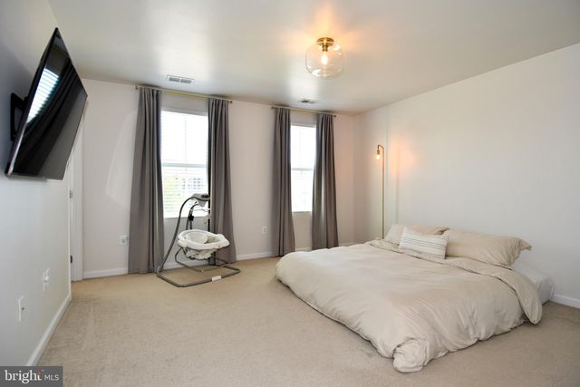 5042 GODWINS LANDING DR, Remington, VA 22734
