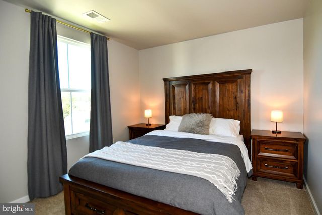 5042 GODWINS LANDING DR, Remington, VA 22734