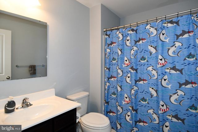 5042 GODWINS LANDING DR, Remington, VA 22734