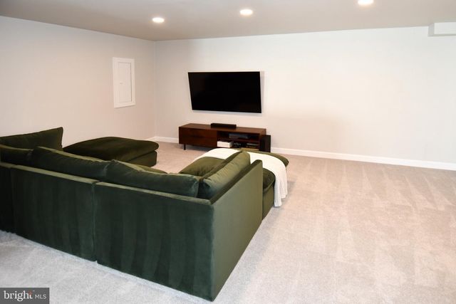 5042 GODWINS LANDING DR, Remington, VA 22734