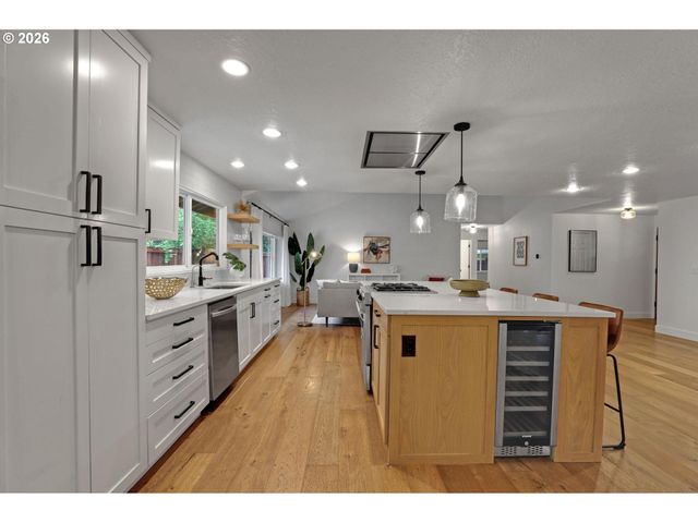 18434 SANDPIPER Cir, Lake Oswego, OR 97035