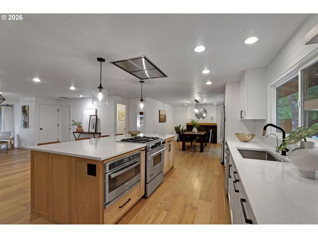 18434 SANDPIPER Cir, Lake Oswego, OR 97035