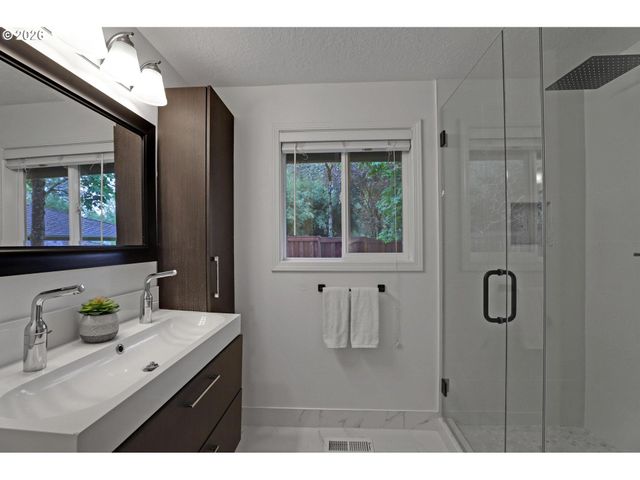 18434 SANDPIPER Cir, Lake Oswego, OR 97035