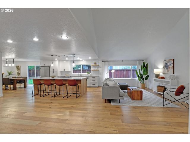 18434 SANDPIPER Cir, Lake Oswego, OR 97035