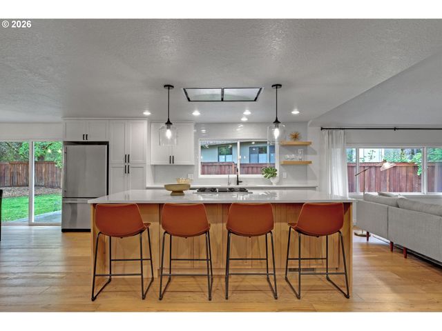 18434 SANDPIPER Cir, Lake Oswego, OR 97035