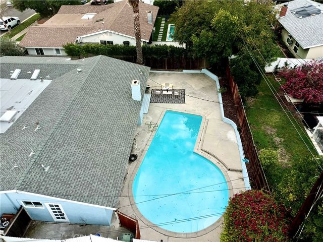 20541 Rodax, Winnetka, CA 91306