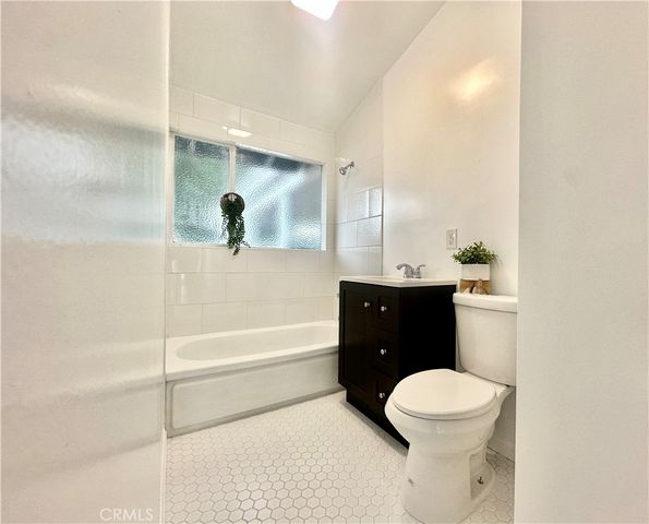 20541 Rodax, Winnetka, CA 91306