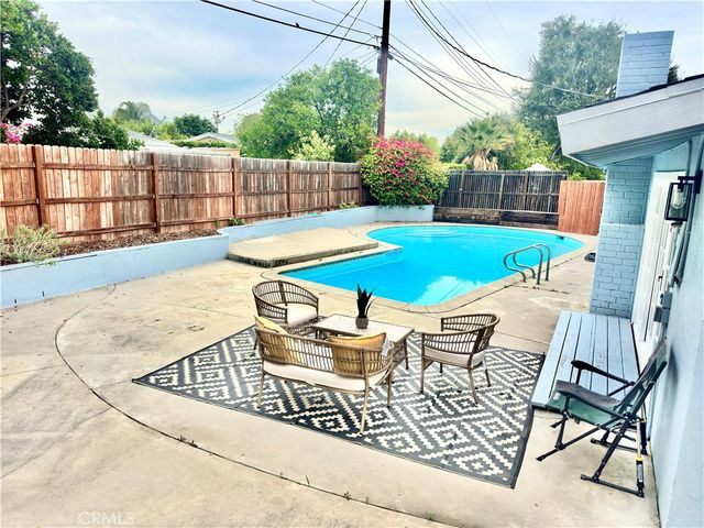 20541 Rodax, Winnetka, CA 91306