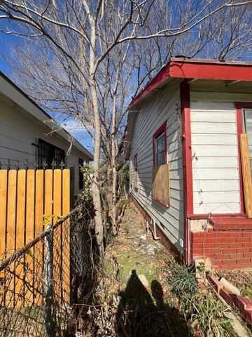 3919 E Berry Street, Fort Worth, TX 76105