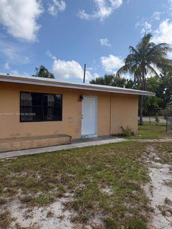 2580 SW 8th Street 12, Fort Lauderdale, FL 33312