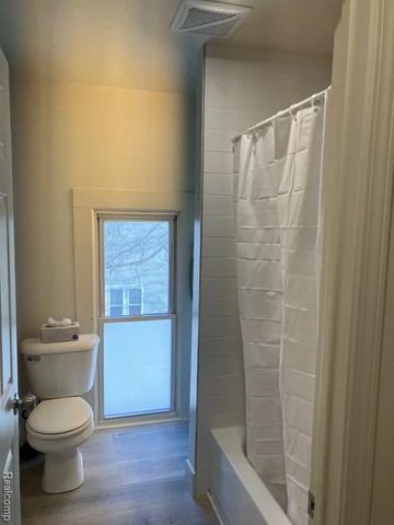 504 E Clinton Street, Howell, MI 48843