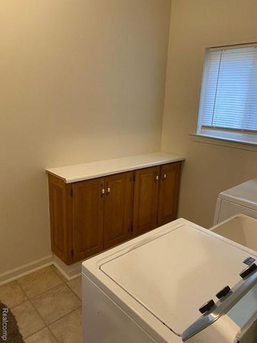 504 E Clinton Street, Howell, MI 48843