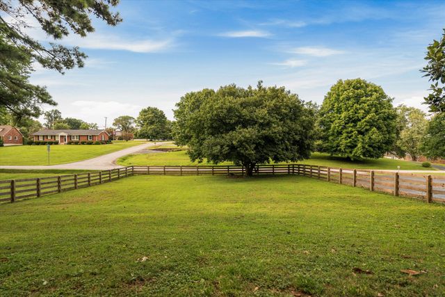 209 Woods Dr, Columbia, TN 38401