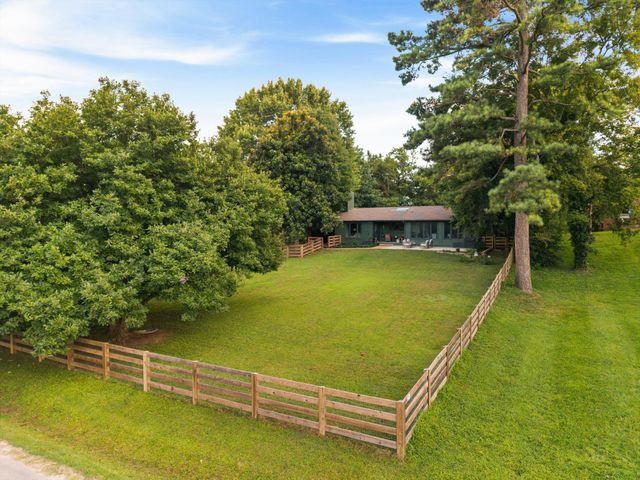 209 Woods Dr, Columbia, TN 38401