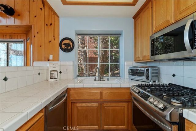2477 Spring Oak Drive, Running Springs, CA 92382