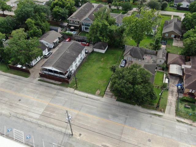 1611 Airline Drive, Houston, TX 77009