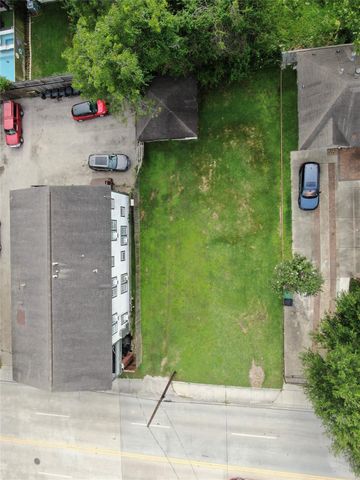 1611 Airline Drive, Houston, TX 77009