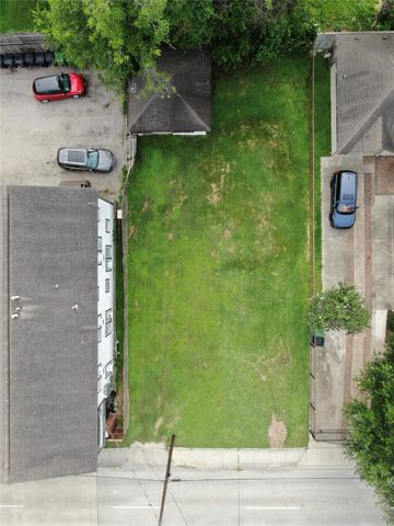 1611 Airline Drive, Houston, TX 77009