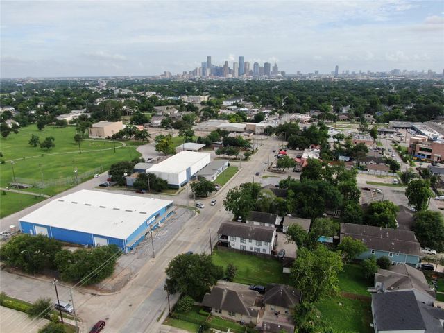 1611 Airline Drive, Houston, TX 77009