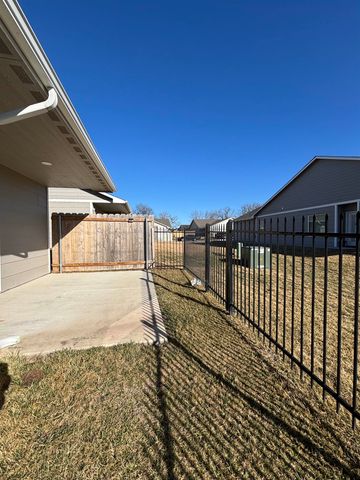 5436 N Colburn Ct, Bel Aire, KS 67220