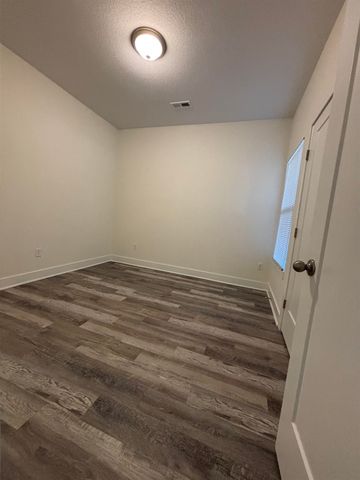 5436 N Colburn Ct, Bel Aire, KS 67220