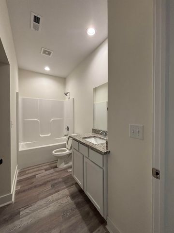 5436 N Colburn Ct, Bel Aire, KS 67220