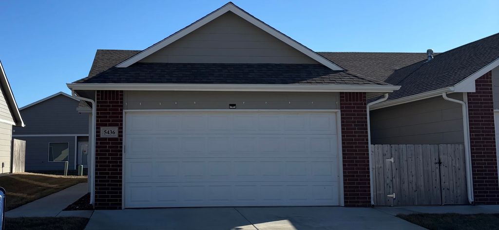 5436 N Colburn Ct, Bel Aire, KS 67220