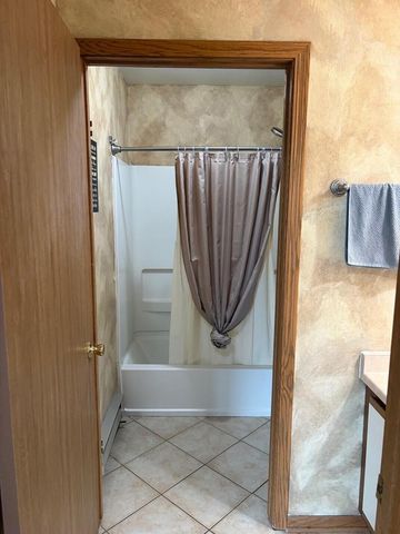 S75W16775 Jacob COURT, Muskego, WI 53150