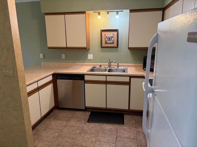 S75W16775 Jacob COURT, Muskego, WI 53150