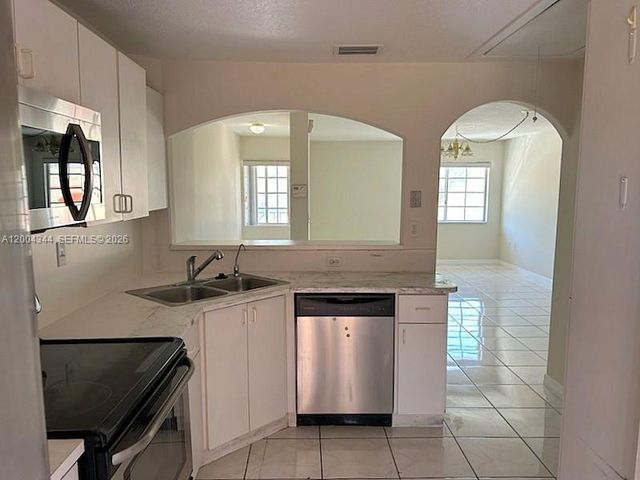 8412 NW 103rd St 201J, Hialeah Gardens, FL 33016