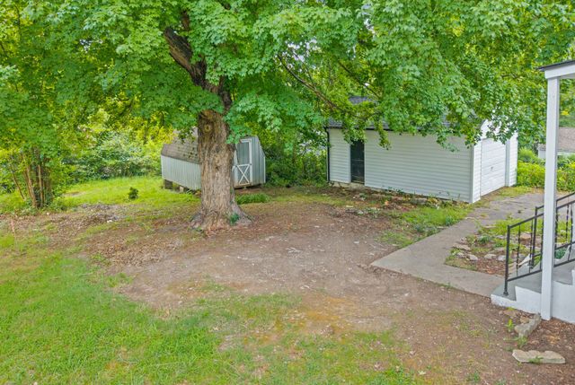 815 Cumberland Dr, Clarksville, TN 37040