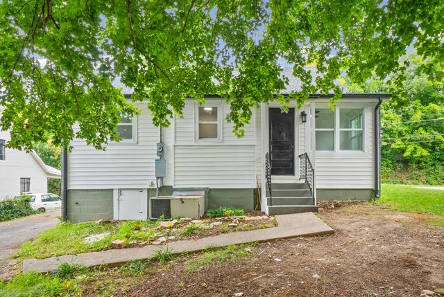 815 Cumberland Dr, Clarksville, TN 37040