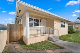 701 NE 6th St, Hallandale Beach, FL 33009