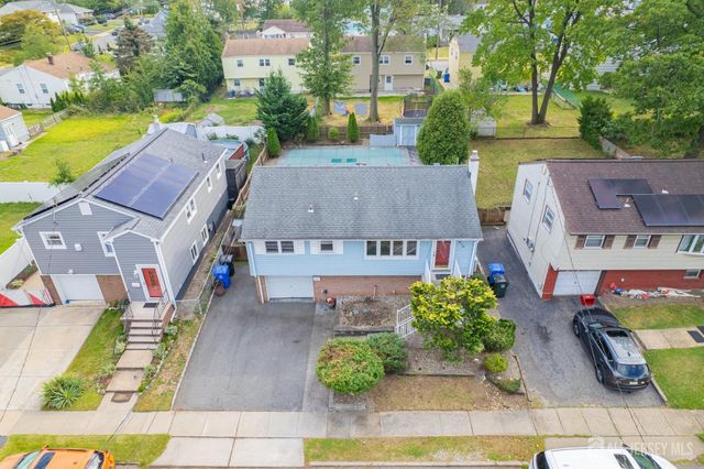 212 E Louis E Place, Iselin, NJ 08830
