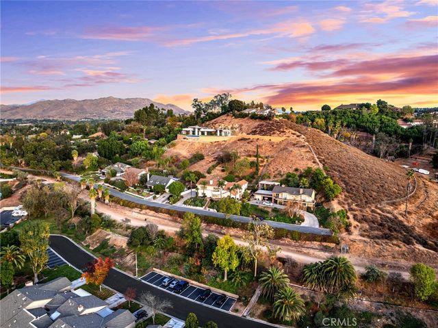 2572 Sunset Drive, Riverside, CA 92506