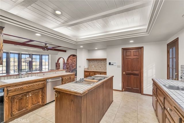 2572 Sunset Drive, Riverside, CA 92506