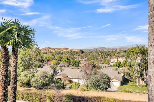 2572 Sunset Drive, Riverside, CA 92506