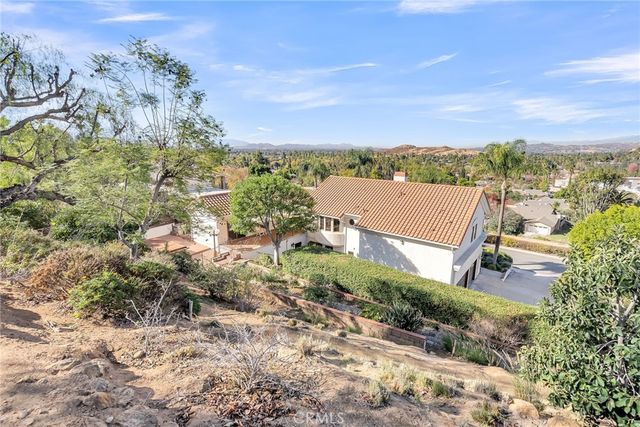 2572 Sunset Drive, Riverside, CA 92506