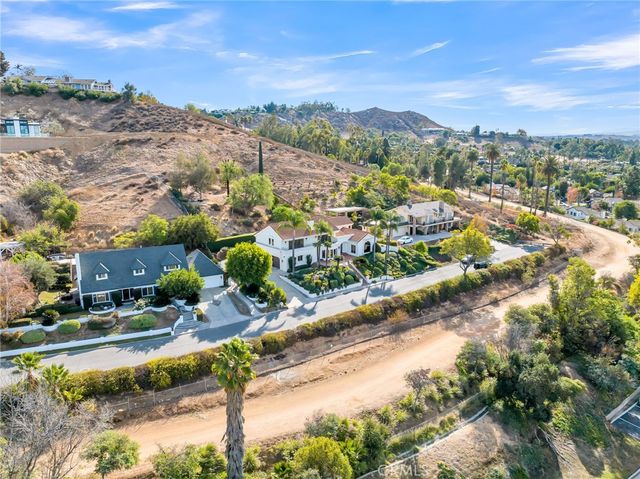 2572 Sunset Drive, Riverside, CA 92506