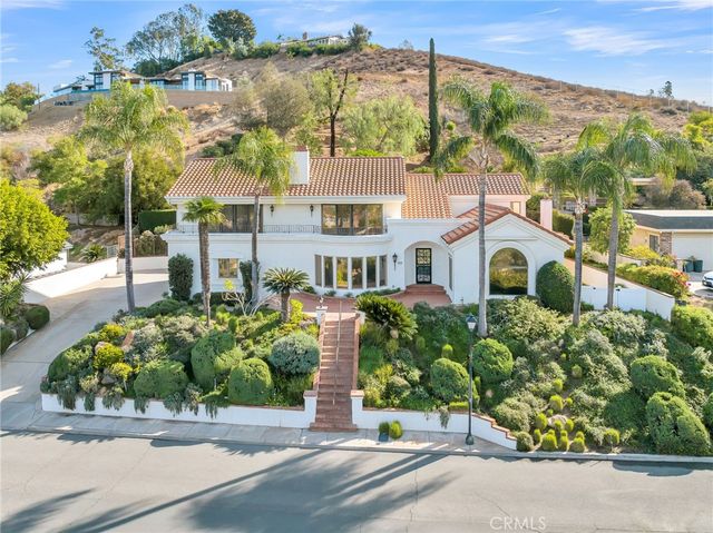 2572 Sunset Drive, Riverside, CA 92506