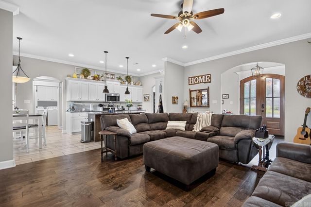 5022 Maple Leaf, Benton, AR 72019