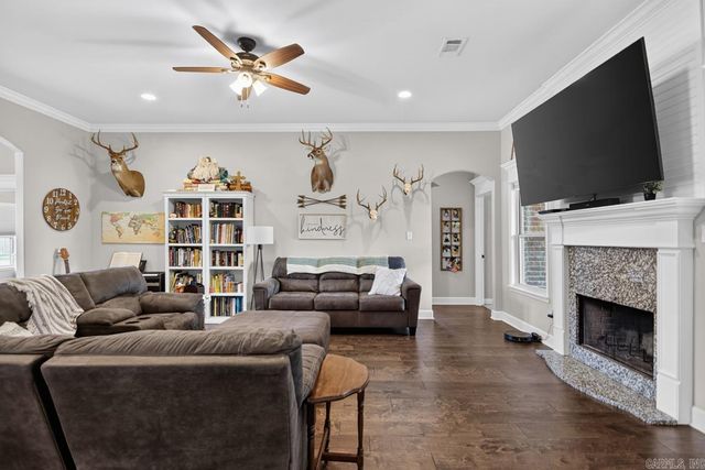 5022 Maple Leaf, Benton, AR 72019
