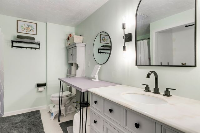 585 Turnpike St 2, Easton, MA 02356