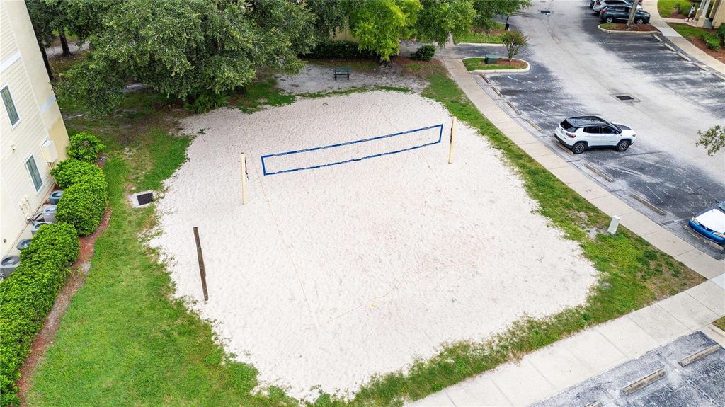Image 11 of property listing at 18235 BRIDLE CLUB DRIVE 18235, Tampa, FL 33647