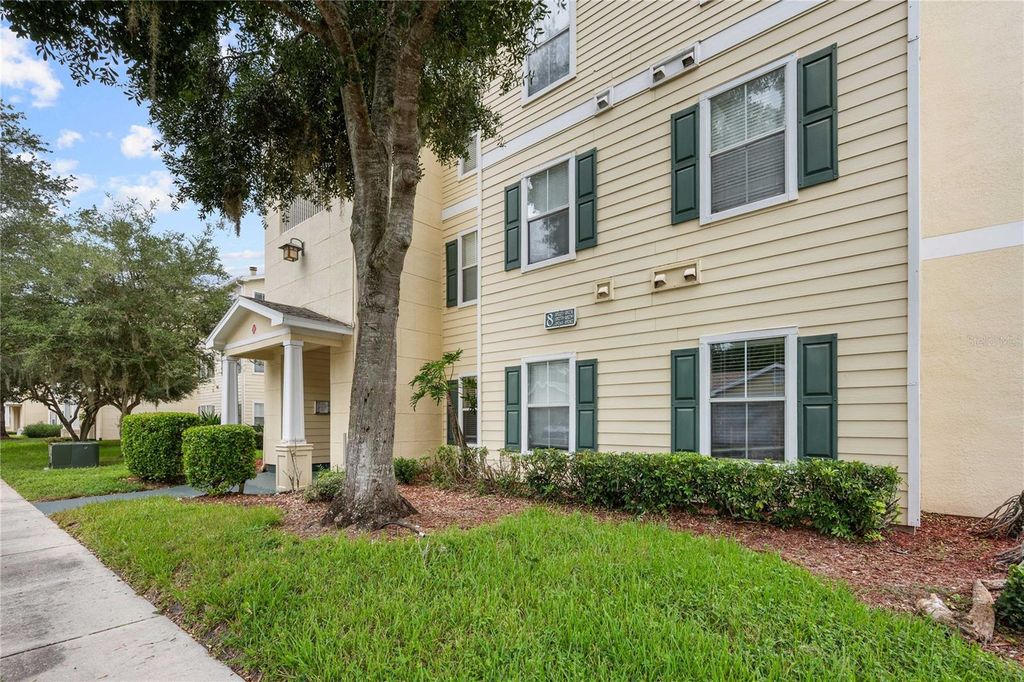 Image 3 of property listing at 18235 BRIDLE CLUB DRIVE 18235, Tampa, FL 33647