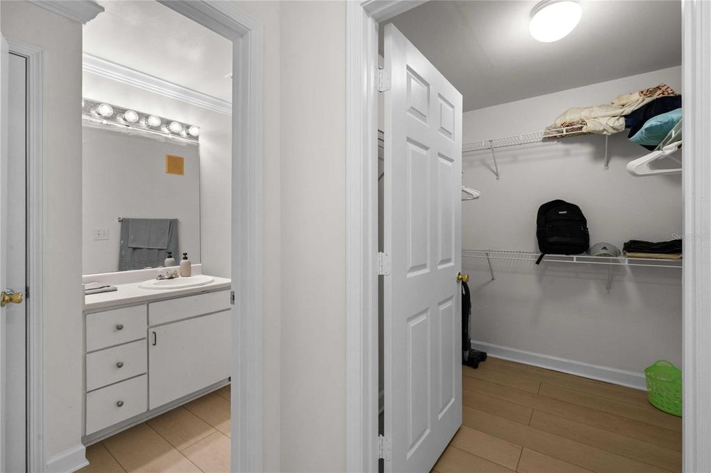 Image 36 of property listing at 18235 BRIDLE CLUB DRIVE 18235, Tampa, FL 33647