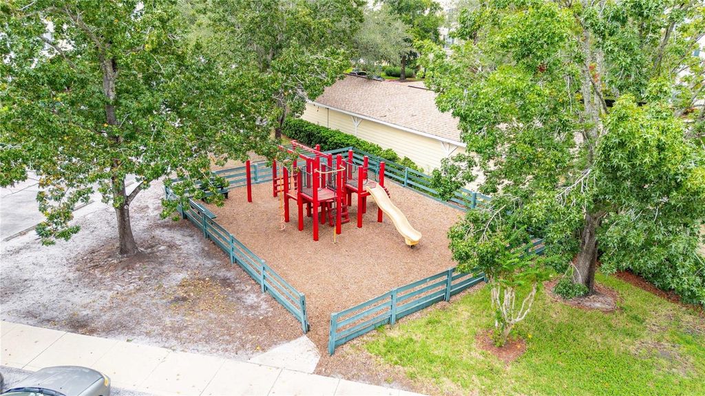 Image 6 of property listing at 18235 BRIDLE CLUB DRIVE 18235, Tampa, FL 33647
