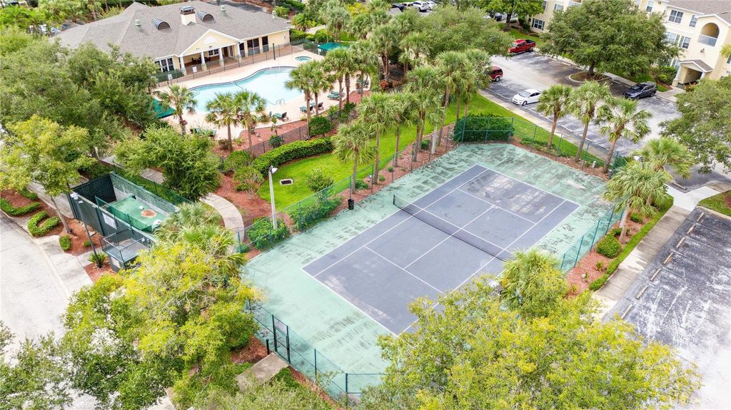 Image 8 of property listing at 18235 BRIDLE CLUB DRIVE 18235, Tampa, FL 33647