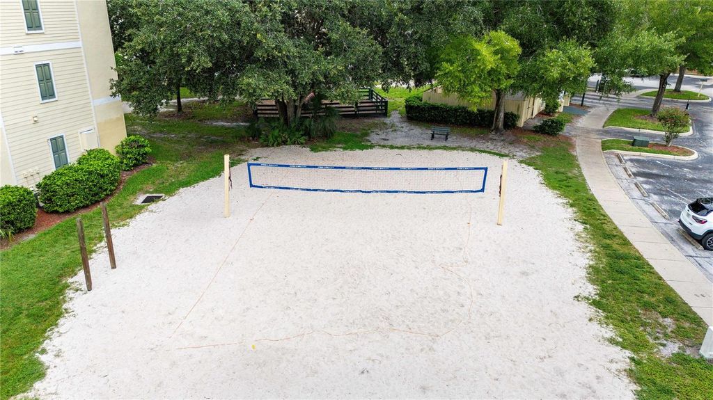 Image 10 of property listing at 18235 BRIDLE CLUB DRIVE 18235, Tampa, FL 33647